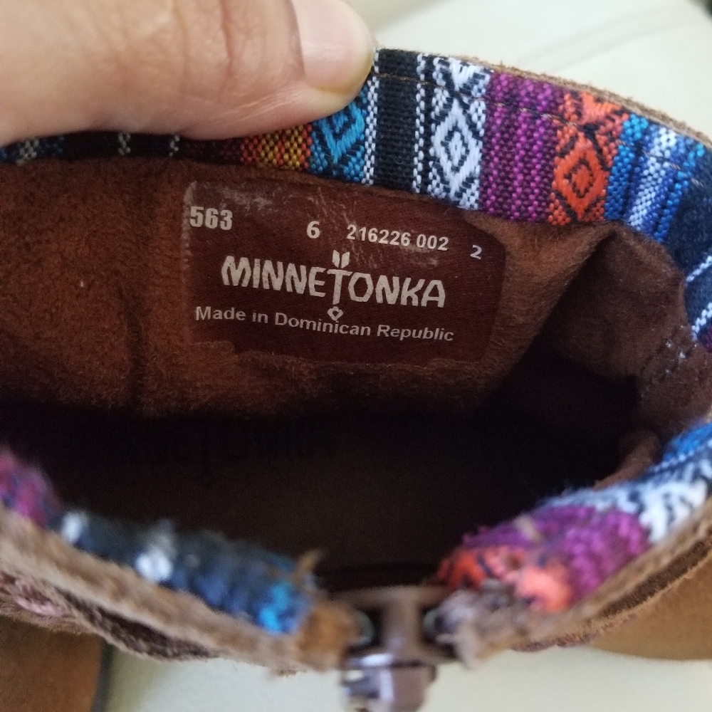 Minnetonka Booties Size 6 - image 4